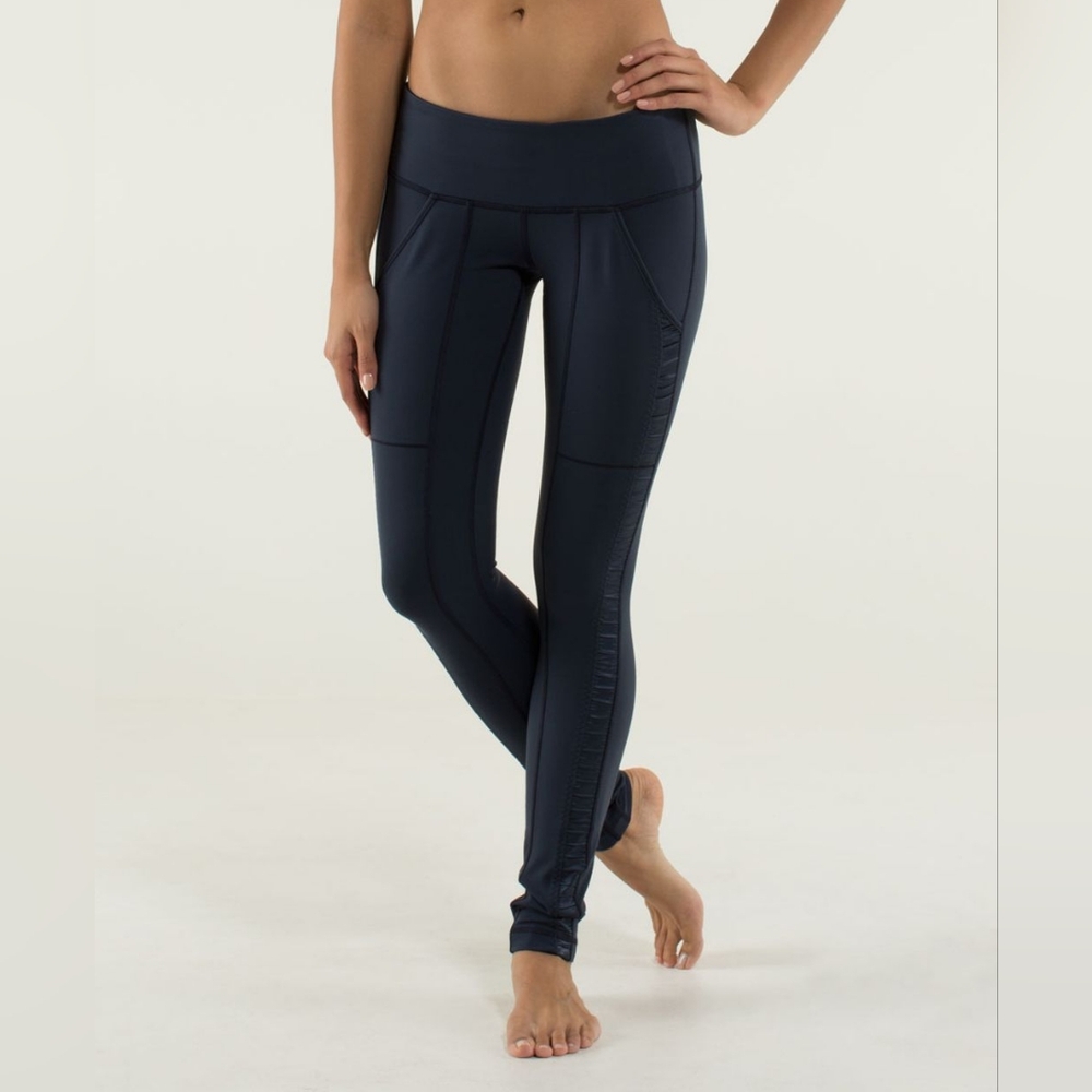 Lululemon Practice Daily Ruched Side Panel Leggings Blue Size 10 Yoga Studio